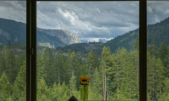 Foresta House | Premier Yosemite/Foresta home with views of Half Dome and El Cap from all rooms!