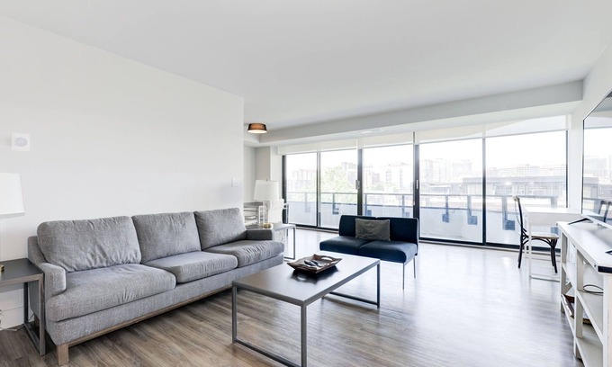 Radnor - Fort Myer Heights Apartment | Premium A-Location Apartment