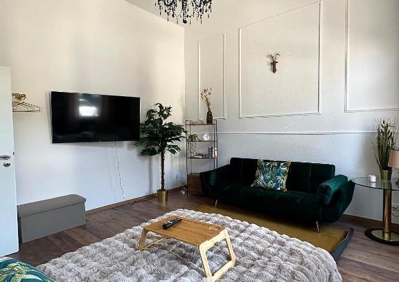 Huckingen Apartment | Premium-Apartment im Duisburger Süden, nähe Düsseldorf Flughafen & Messe, Komplett ausgestattetes Apartment mit modernen Altbau-Flair