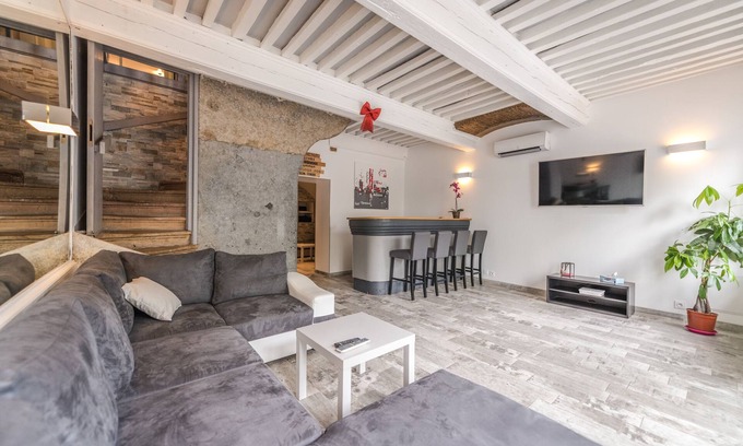 Couzon-au-Mont-d'Or House | premium house near lyon
