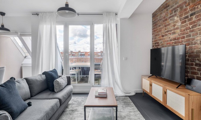 Neukoelln Apartment | Premium Neukölln 2BR w/Elevator nr Spree, by Blueground