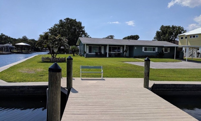 Homosassa House | Premium river and canal front home with water on 3 sides and beautiful views.