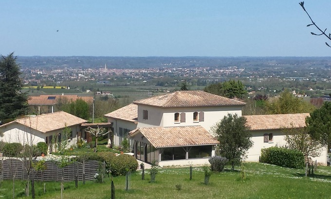 Monbazillac House | Prestige villa in MONBAZILLAC 6Km BERGERAC Heated swimming pool Sauna Indoor/outdoor games