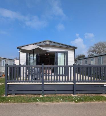 New Forest District Resort | PRESTIGIOUS BEAUTIFUL AND VERY SPACIOUS AMBLESIDE on AWARD WINNING SHOREFIELD COUNTRY PARK Entertainment Passes Included ST