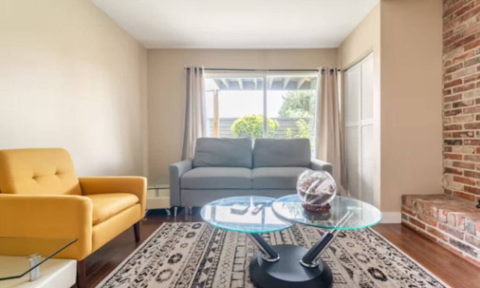 Hollyburn House | Prestigious Bright Garden Level