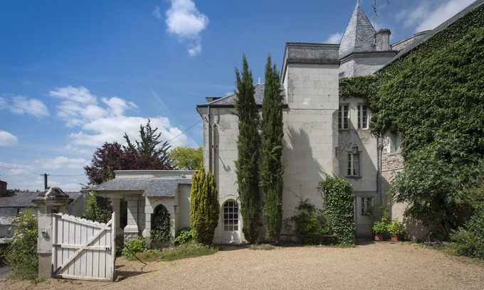 Chenehutte-Treves-Cunault House | pretty 18th century gite, bord de loire 10 km from SAUMUR