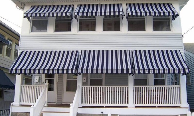 Ocean Grove Apartment | Pretty beach house in the first beach block.three houses to beach!