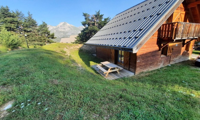 La Joue du Loup Ski Chalet | Pretty Chalet Renovated in residence