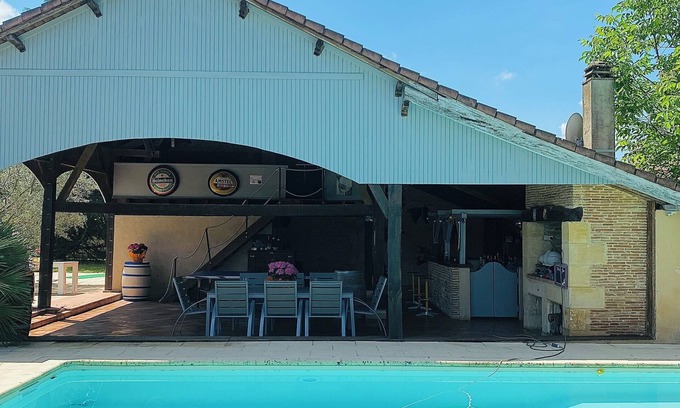 Lamonzie-Saint-Martin House | Pretty comfortable holiday home with swimming pool and unique facilities