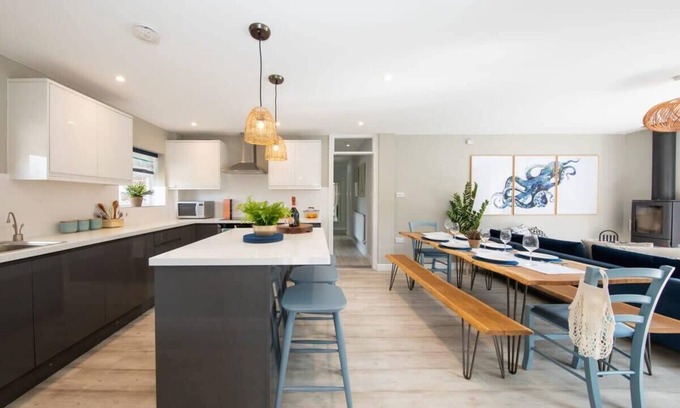 Bosham House | Pretty Coastal Annexe Close to Village and Quay