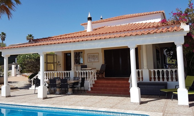 Castro Marim House | Pretty holiday home with pool and garden for the whole family from 2 to 8 pax