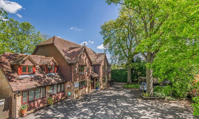 Trotterscliffe Bed & Breakfast | Pretty Maid House B&B