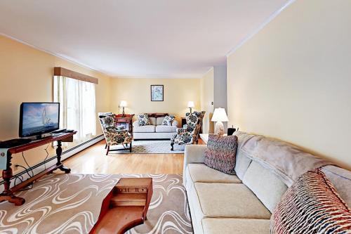 Mount Desert House | Pretty Marsh