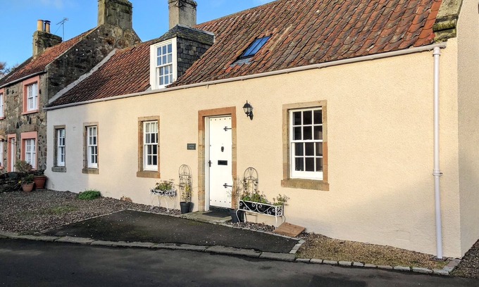 Kilconquhar Cottage | Pretty period cottage with garden in conservation village near Elie