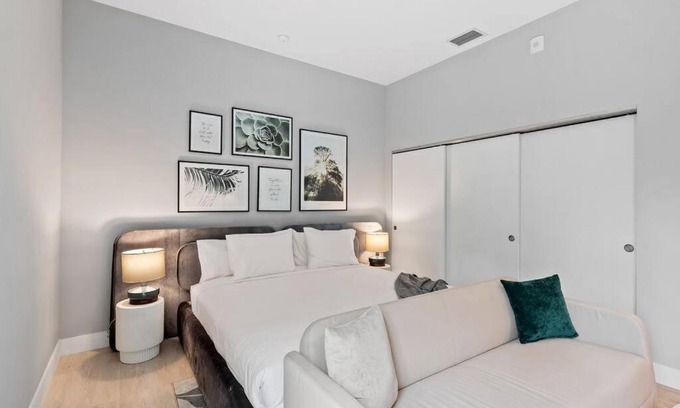 Flagler Village Apartment | Pretty Rola 304 Luxury Apt w King Bed Central Area