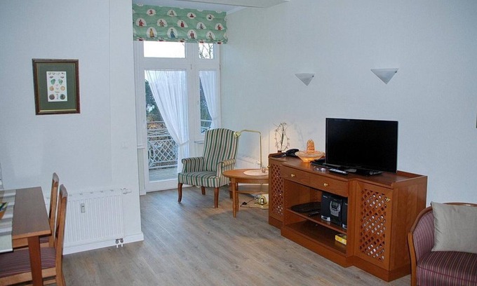 Seebad Heringsdorf Apartment | Pretty vacation apartment with two balconies - only 100 m to the fine sandy beach -