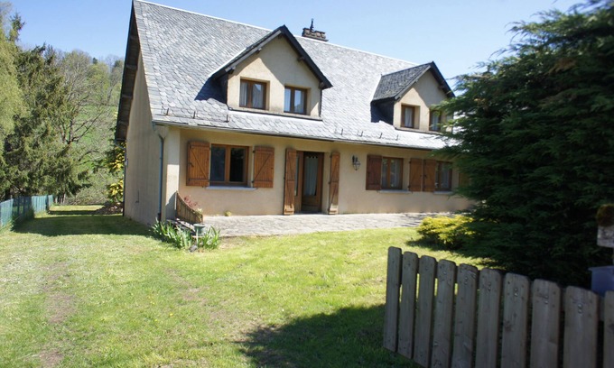 Espinchal House | Pretty warm house with large garden between Massif du Sancy and Cézallier