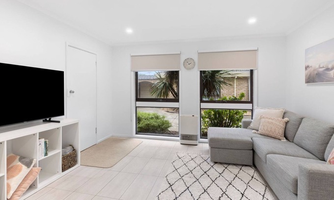 Torquay Villa | Pride Street Central Unit 7-13