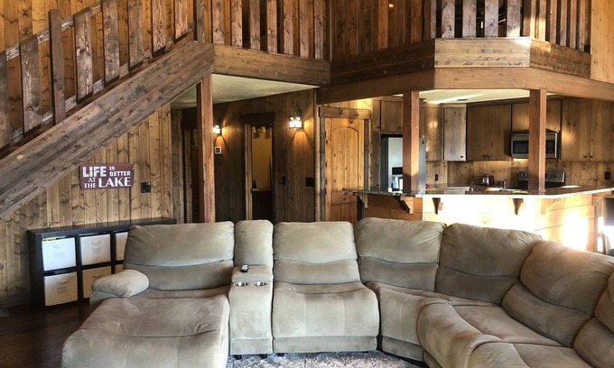 Priest River House | Priest Lake Golf Course Cabin with boatslip