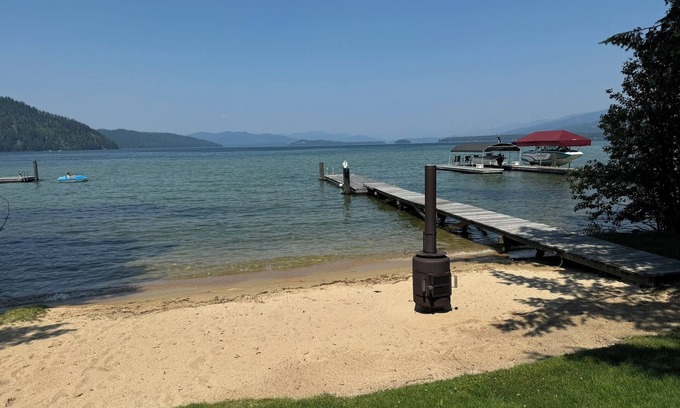 Coolin House | Priest Lake Waterfront bungalow with 75' private beach and dock