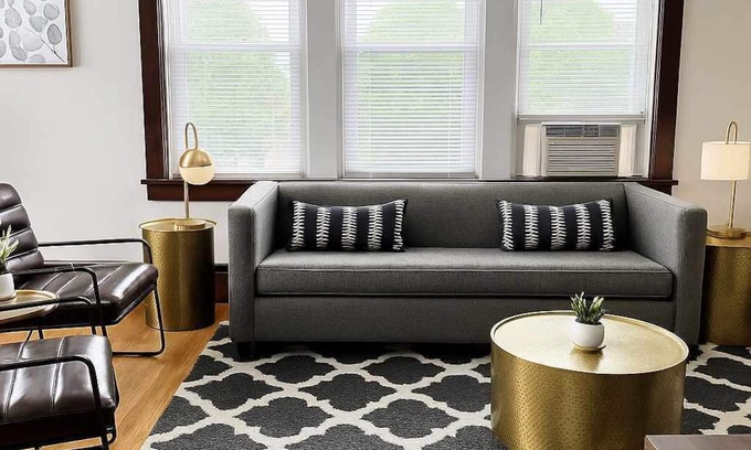 Old Irving Park Apartment | Prime City Stay in a 1BR Apt