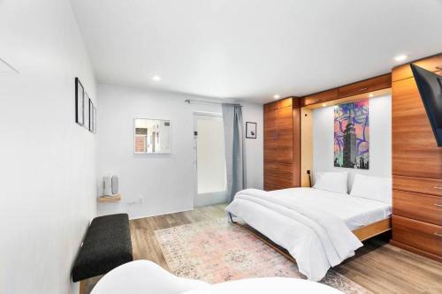 Roosevelt Apartment | Prime DTPH Location w Pool