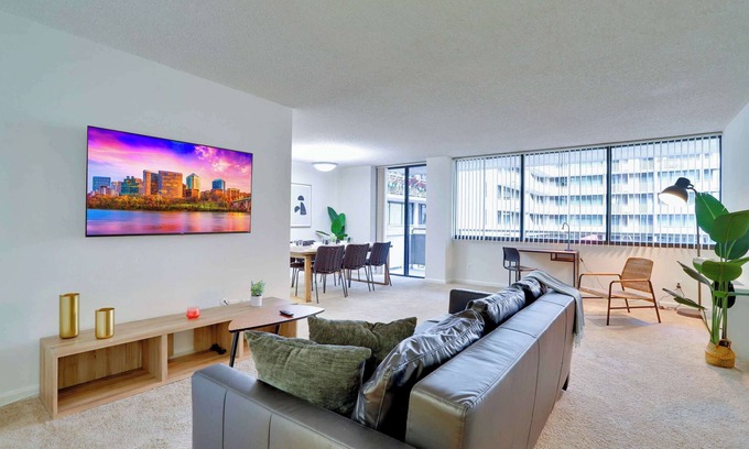 Crystal City Apartment | Prime Location Apt Near Metro & Airport!