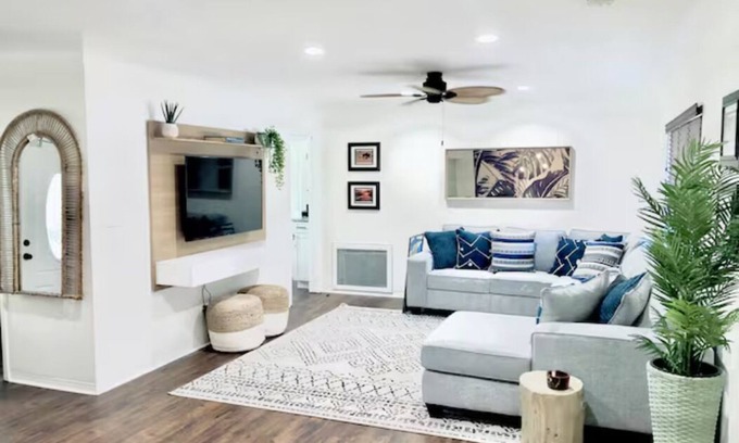 Pinellas Point House | Prime location just minutes to the beaches and downtown St Pete