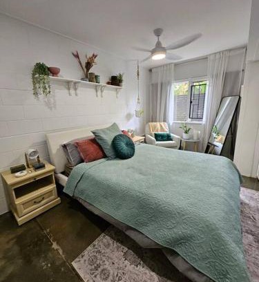 Bulimba Apartment | Prime location: Just steps away from Oxford Street