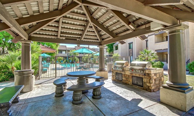 Las Colinas Horizontal Condo | Prime location! Renovated with FAST WiFi, Pool/Spa, Gym & King Bed