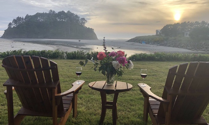 Neskowin Condo | Prime Ocean/Beach Location & Spectacular View!Ground Level Condo,Fresh Update