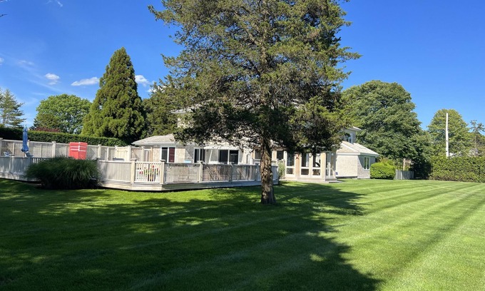 Quogue House | Prime Quogue village location