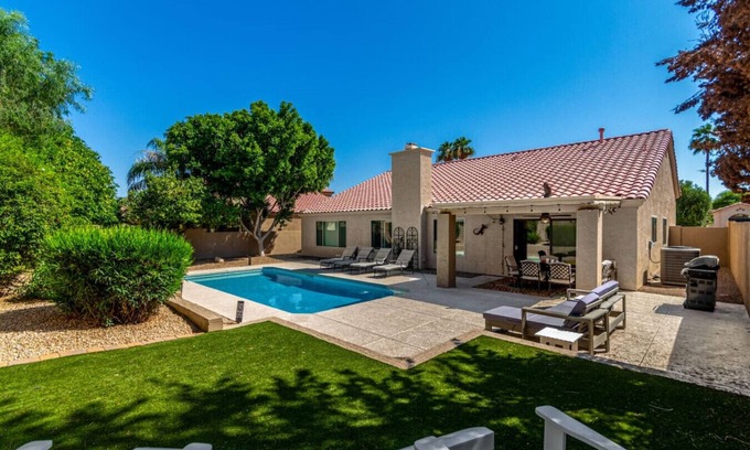 North Scottsdale House | Prime Scottsdale Getaway Pool Cozy SW Design