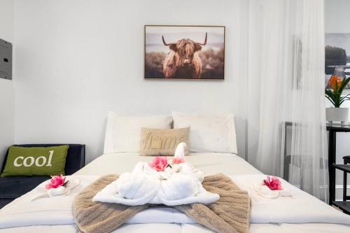 Gayborhood Apartment | Prime Studio Near Attractions
