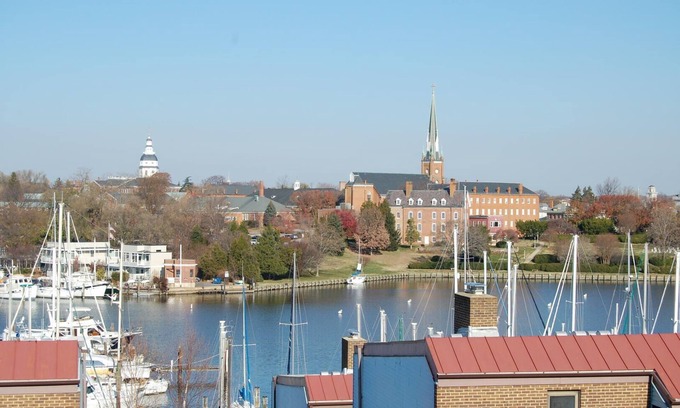 Eastport Condo | Prime Viewing for Blue Angels -Rooftop Deck and Water Views of Spa Creek!