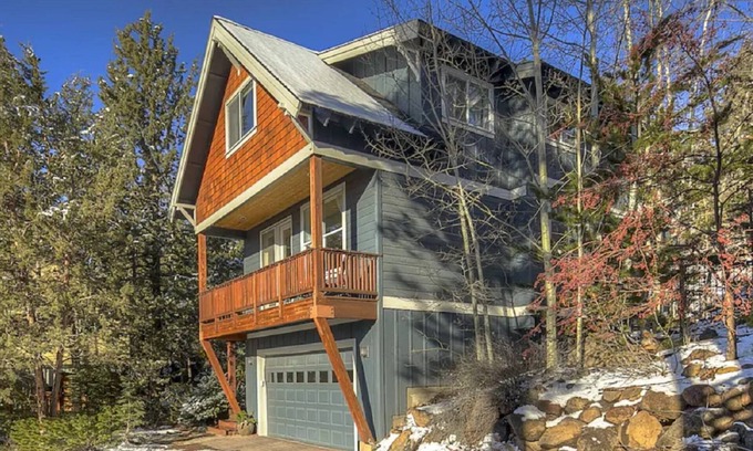 West Hills House | Prime West Bend Location! Upper Balcony with View. A/C. Fireplace. Bikes.