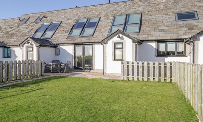 Newton in Furness Cottage | PRIMROSE COTTAGE, family friendly, with hot tub in Aldingham