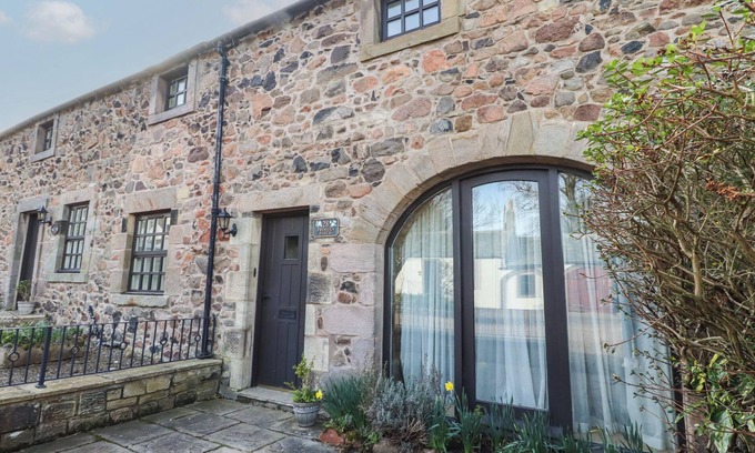 Akeld House | PRIMULA PATCH, family friendly, character holiday cottage in Wooler