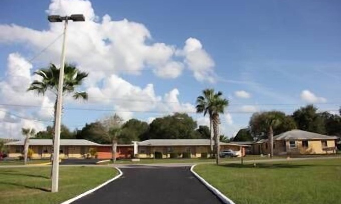 Lake Wales Hotel | Prince of Wales Motel