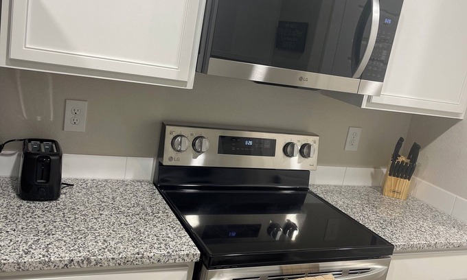 Odessa House | Pristine new 3-bedroom house in Odessa with AC, WiFi