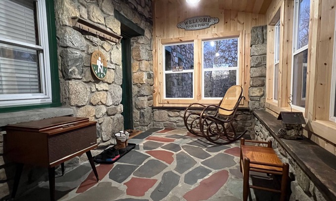 Carmel House | Privacy in the hills one hour from NYC and minutes to Breakneck Mtn.