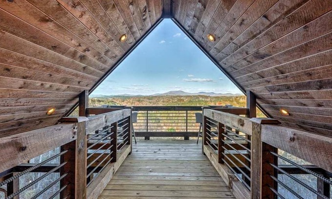 Blue Ridge Cabin | Privacy Peak- Stunning Mountain Views | Game Room | King Beds