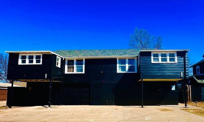 Russell Condo | Private 1 Bedroom/1 Bathroom with Kitchenette/LR/Fireplace/Community Laundry-Sleeps Up to 4 PP