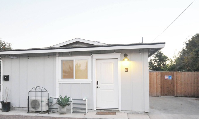 El Monte House | Private 2B1B Guest House in SGV Close to Los Angeles Attractions