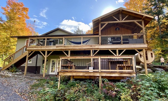 Bracebridge Cottage | Private 3.5Acres Family Cottage- 2hr from TO- HotTub- Sauna- Shallow entrance