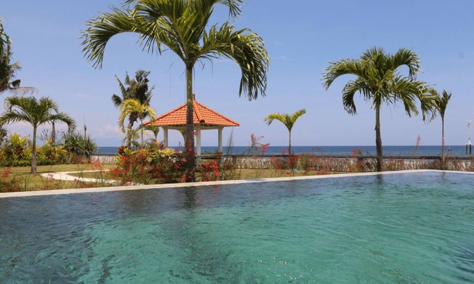 Pemaron Villa | Private 3 bedroom villa direct on the beach in North Bali, Lovina area