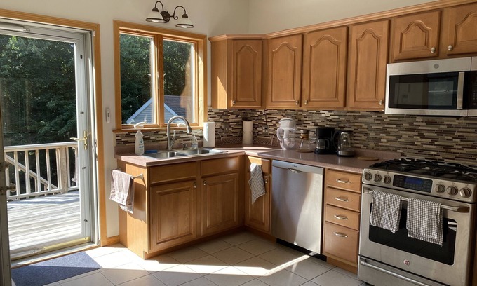 Middle Grove House | Private 3 bedroom home 3 acres 20 mins to Saratoga