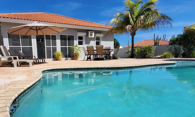 Noord House | Private 3BR Oasis w/Pool & Garden – 1 .1miles to Palm Beach, Ideal for Families