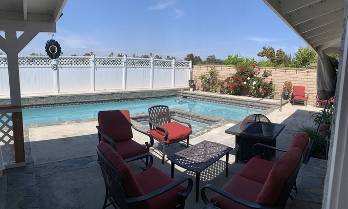 Thousand Oaks House | Private 4+ 2.5 near shops & restaurants with a pool & spa!