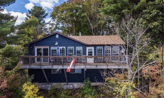 Dunchurch Cottage | Private, 4 season lakehouse with incredible views!